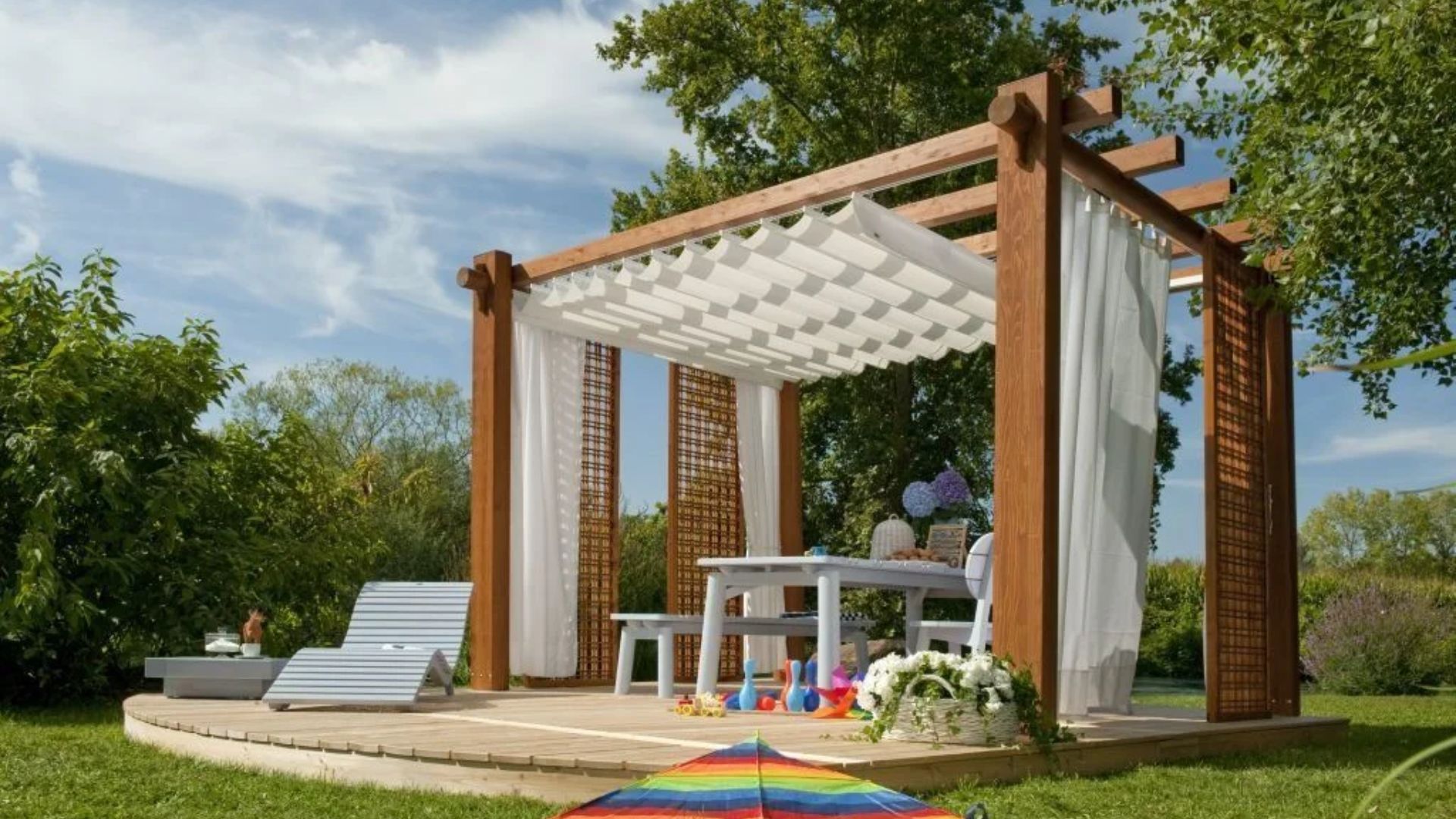 What Are the Latest Trends in Pergola Design and Construction